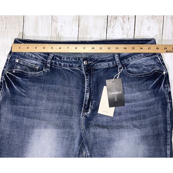 NWT Flamingals Embroidered Buttoned Hem Mid-Rise Bootcut Jeans 36X33 - Picture 2 of 6